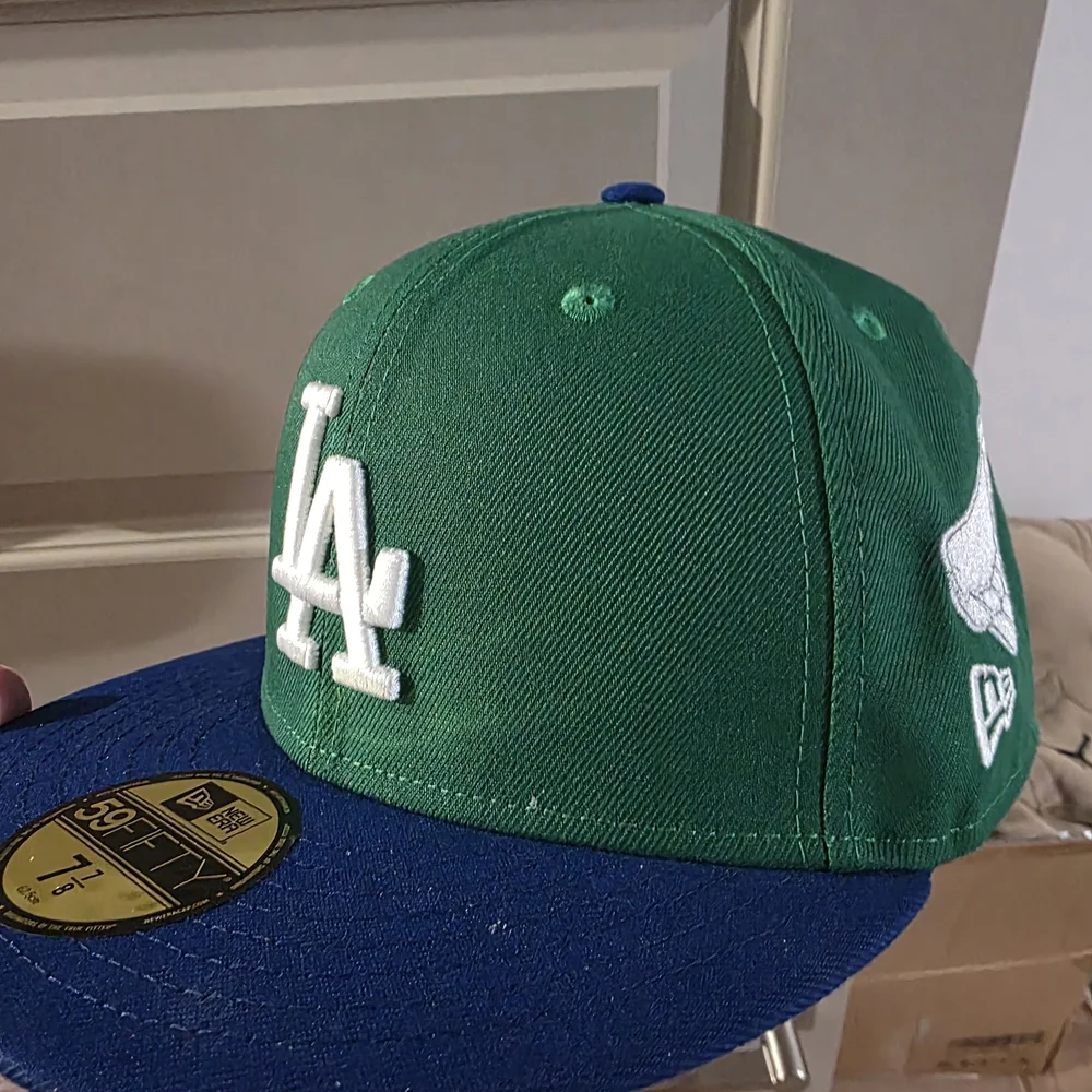 New Era LA Dodgers Two-Tone Fitted Hat - Green & Navy with Wings 7 7/8 - Picture 2 of 6